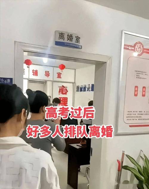 如何看待夫妻办离婚时引发争吵，女方先打了男方一巴掌离开后，在民政局门口遭丈夫脚踹暴打找到对象被前夫殴打怎么办找到对象被前夫殴打