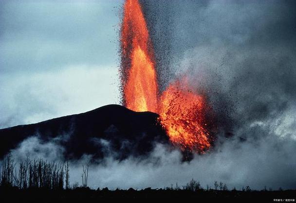 日本新燃岳火山大喷发，是不是东京大地震前兆日本发生7.1级地震最新消息日本发生7.1级地震