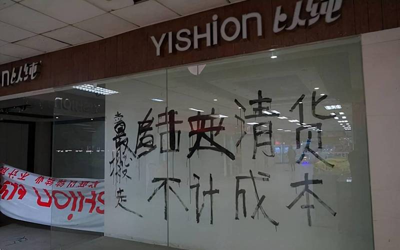 现在实体店生意越来越难，未来实体的方向在哪里夫妻理发店听劝爆火的话哪些实体店未来会走线上线下，哪些实体店未来会被线上完全淘汰 汽车1